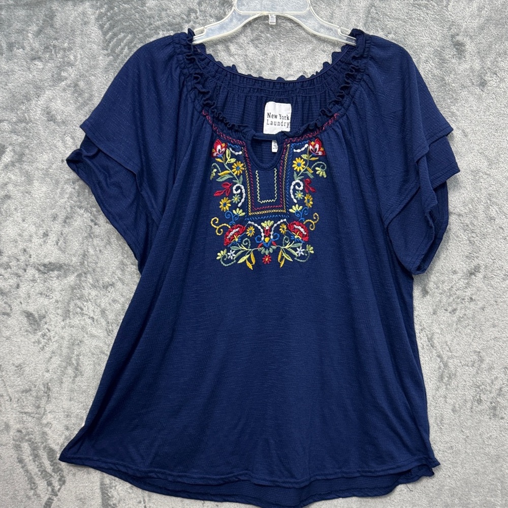 New York Laundry 2X  Blue with  Embroidered Blouse stretch neckline sleeveless